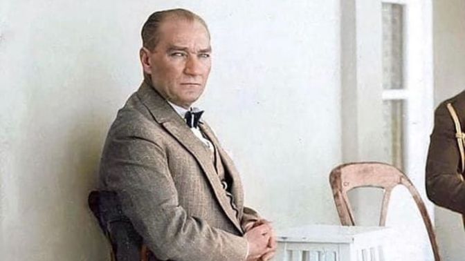 Bu sonsuz günde Atatürk'e hangi şarkıyı armağan etmek istersiniz?