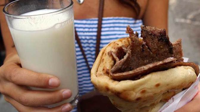 Hangi yemeğin yanında ayran içmeyi seversiniz?