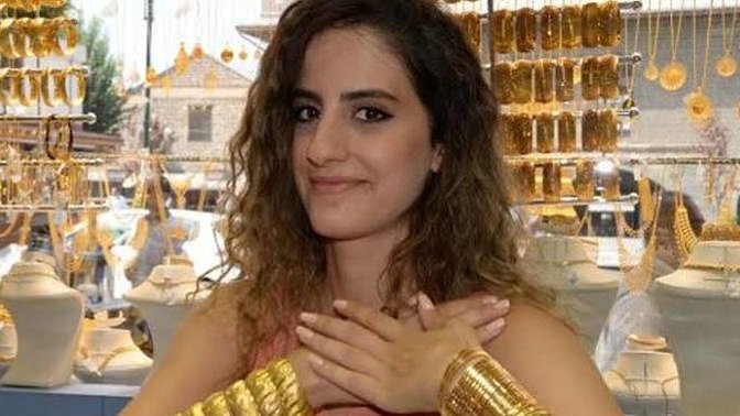 Makyajınızı altın takılarla destekliyor musunuz?