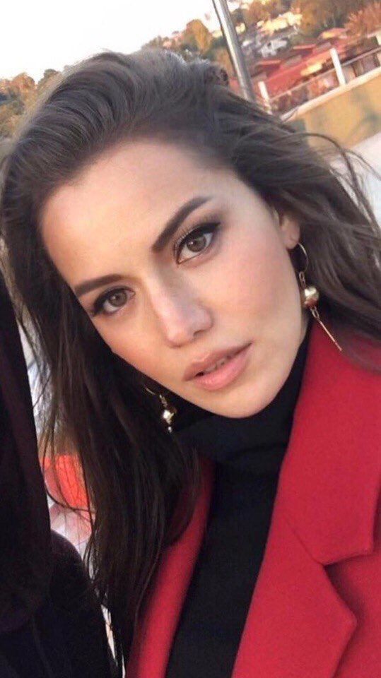 Fahriye Evcen mi hülya avsar mı daha güzel?