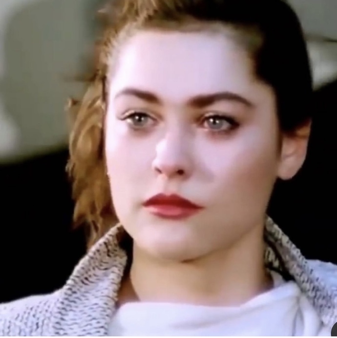 Fahriye Evcen mi hülya avsar mı daha güzel?