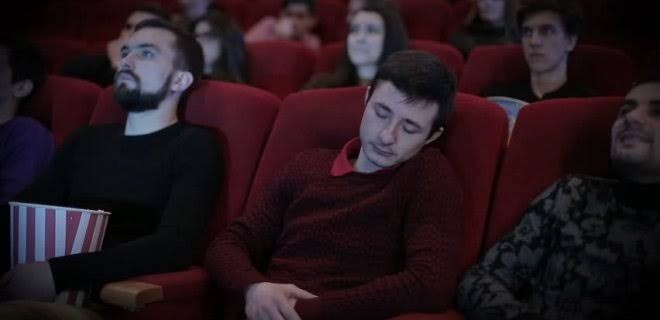 Sinemada film izlerken uyuduğun oldu mu? Olduysa hangi filmde uyudun?