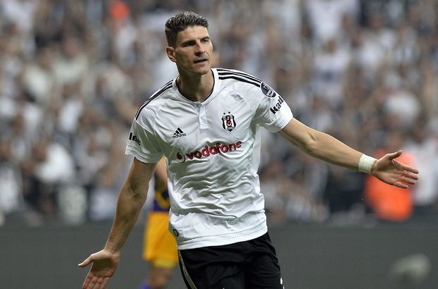 Atiba Hutchinson jübile yapıyor! Jübile maçına kimlerin katılmasını istersiniz?