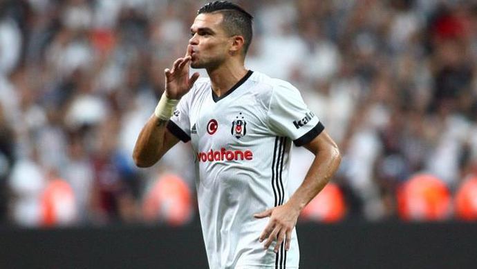 Atiba Hutchinson jübile yapıyor! Jübile maçına kimlerin katılmasını istersiniz?