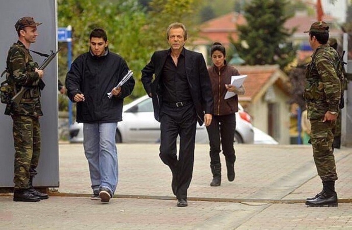 Türk dizi tarihindeki en kötü ama karizmatik erkekler sizce kim?