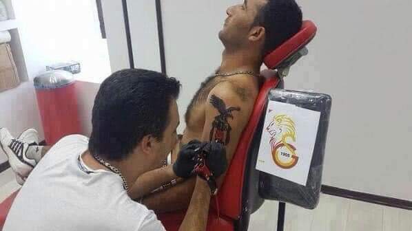 Tuttuğunuz takımın dövmesi yerine başka takımın dövmesi yapılsaydı ne yapardınız?