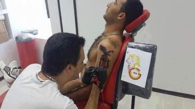 Tuttuğunuz takımın dövmesi yerine başka takımın dövmesi yapılsaydı ne yapardınız?