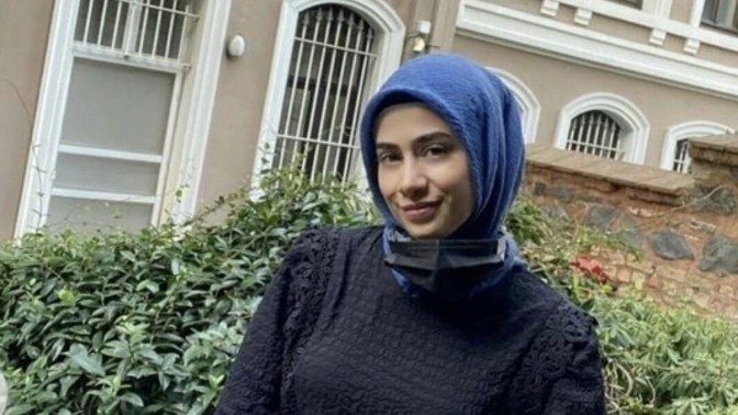 Yine suçsuz günahsız bir kadın samuray kılıcıyla sokak ortasında canice katledildi bu ülke nereye gidiyor böyle?