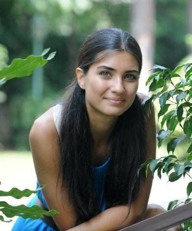 Tuba Büyüküstün güzel bir kadın mı?