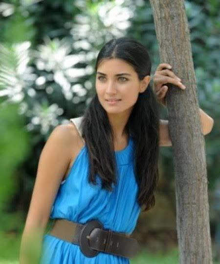 Tuba Büyüküstün güzel bir kadın mı?