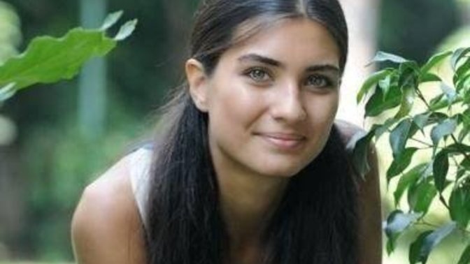 Tuba Büyüküstün güzel bir kadın mı?