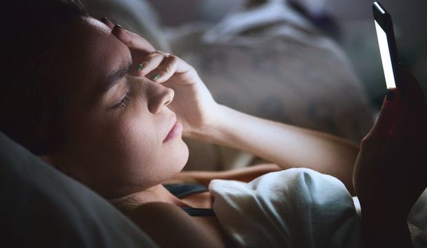 Uyumadan önce yatakta telefonla ne kadar vakit geçiriyorsunuz?