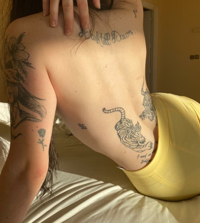 Kadının dövme olması seksi ve cezp edici mi🐍🌺👙?