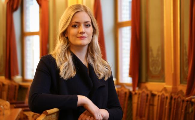 Emilie Enger Mehl, 28 yaşında genç bir kadın ve Norveçin adalet bakanı. Siyasette gençler en üst düzey makamlarda bulunmalı mı?