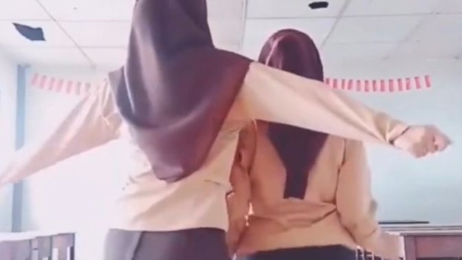 Kapalı kızlar oryantal Yapınca daha çok etkileniyorum neden?