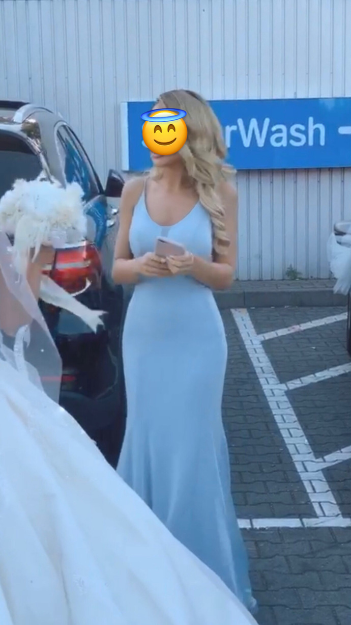 Bu elbisemi nasıl buldunuz, yakışmış mı?