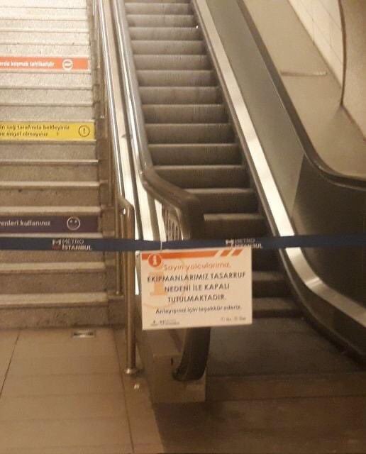 İstanbul metrolarında yürüyen merdivenlerin basıları tasarruf nedeniyle kapatıldı! Ne düşünüyorsunuz?