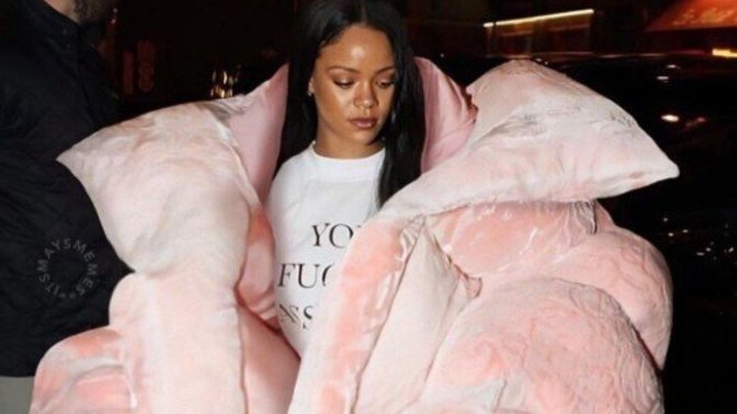 Rihanna'nın montu kaç kişiyi içine alır?