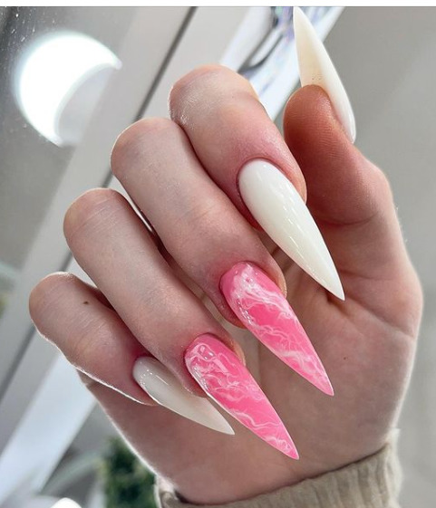 Yılbaşı gecesi için kırmızı oje mi yapayım yoksa nail art mı yapayım?