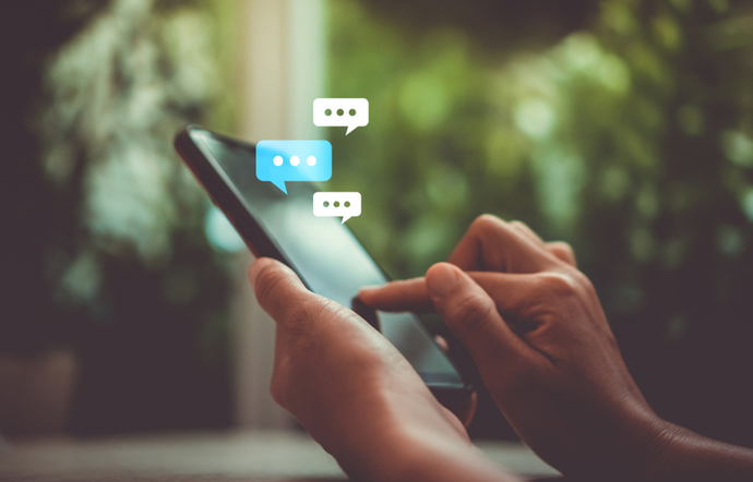 Whatsapp mesajlarında samimiyet olmaksızın atılan emoji ve iletişim kuralınıza uygun olmayan sözcükler için ne düşünüyorsuz?