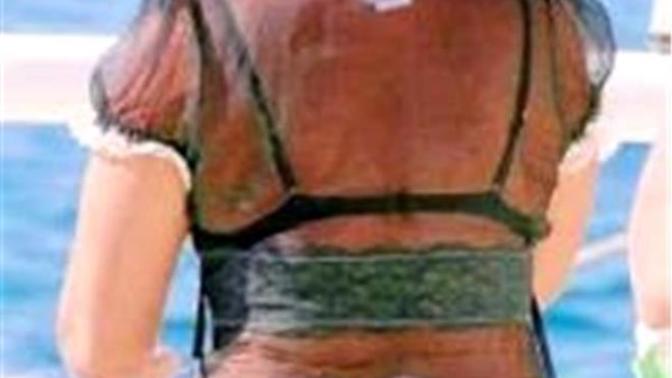 Kızlar, Sizce bu normal bikini mi yoksa brazilian bikini mi ve siz böyle bir bikini giyer misiniz?