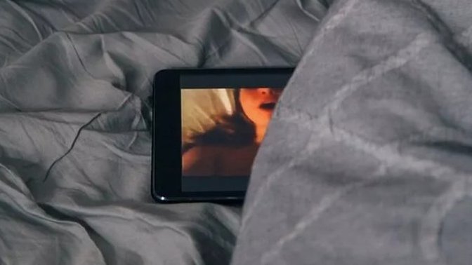 Kadınlar video izler mi?
