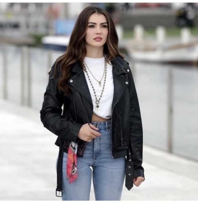 Burcu özberk güzel mi?
