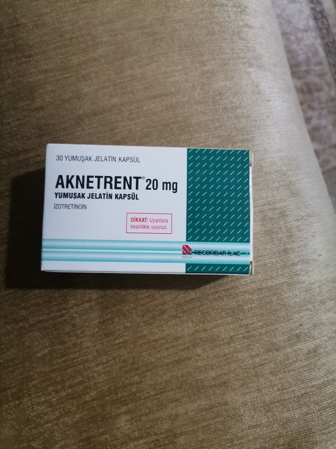 Aknetrent kullanan var mı?