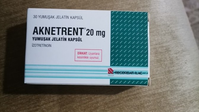 Aknetrent kullanan var mı?