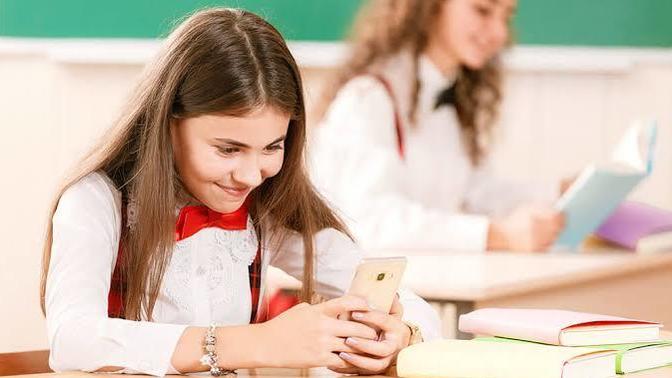 Öğrencilerin okulda cep telefonu kullanması yasaklanmalı mı?