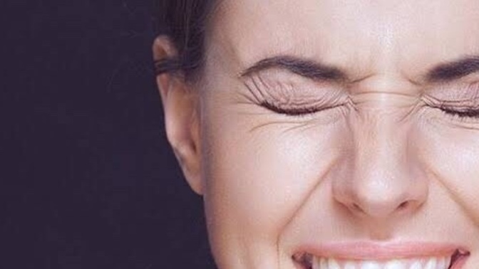 Göz çevresi için kaz ayaklarını ve göz altı mimik kırışıklıklarını yok eden botox kremi maske tarifini denemek istermisiniz?