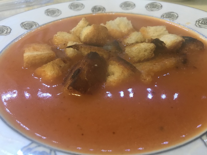 Mis gibi domates çorbasının üzerine hangisi daha çok yakışıyor?
