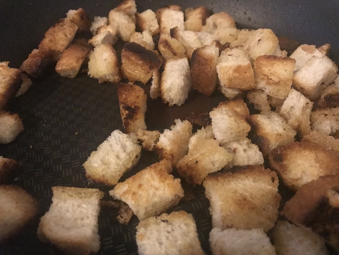 Mis gibi domates çorbasının üzerine hangisi daha çok yakışıyor ?