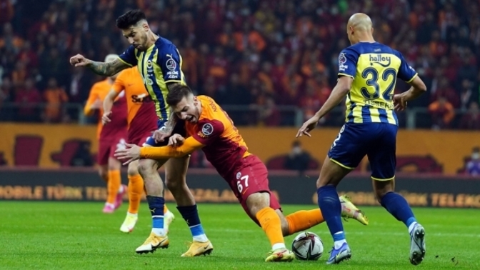 Galatasaray 1 - Fenerbahçe 2! Sarı lacivertliler 90+4'te crespo'nun golüyle kazandı! Maçı nasıl buldunuz?