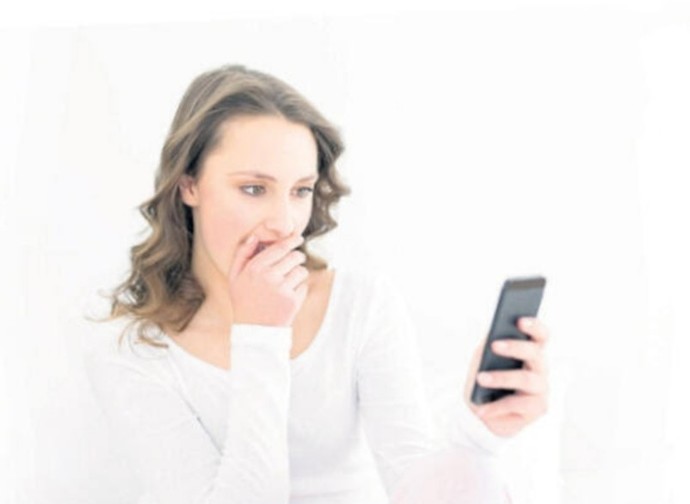 Bir arkadaşınız ekran kilidi olmayan telefonunu evinizde unutsa o telefonu karıştırırmıydınız?