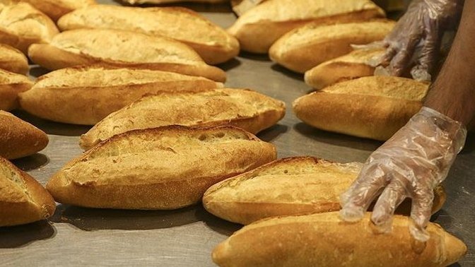 İstanbul'da ekmek ya 4 lira olacak ya fırınlar kepenk kapatacak. Sence olmalı mı?