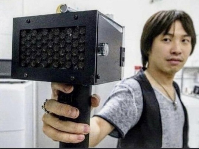 Japonlar, konuşmasını istemediginiz kişiyi susturabilen cihaz icat etmiş. İlk kimi susturmak isterdiniz?