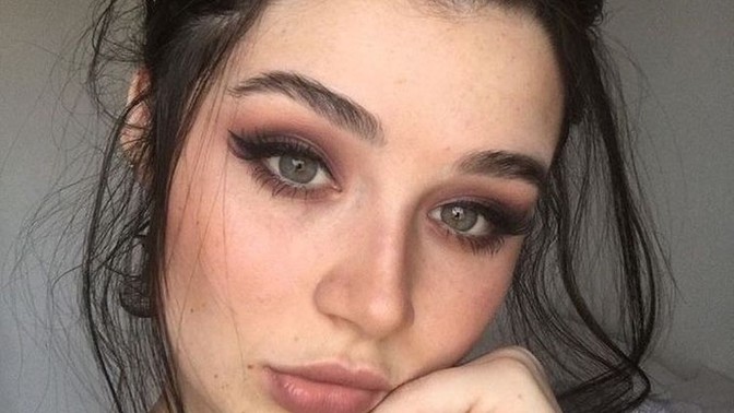 Renkli gözlere en çok yakışan makyaj tonları hangileri?