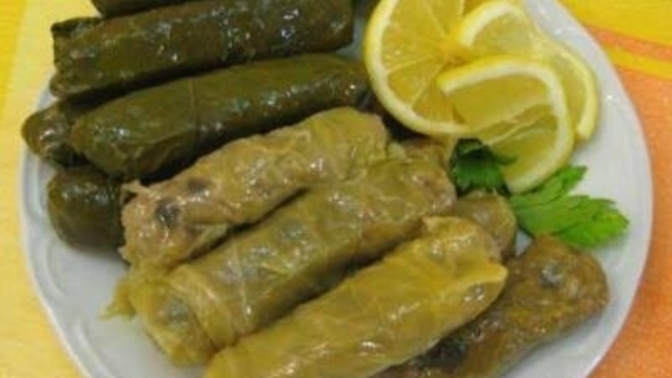 Yaprak sarmasının mı lahana sarmasının mı yapımı daha kolay oluyor?