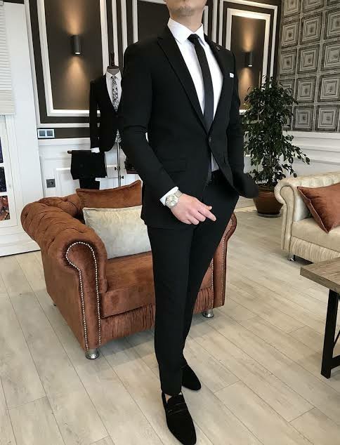 Bir erkeğe hangi renk takım elbise daha çok yakışıyor?