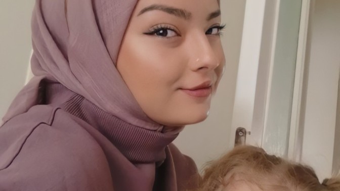 Bu fotoğraftan kardeşimi nasıl silebilirim?