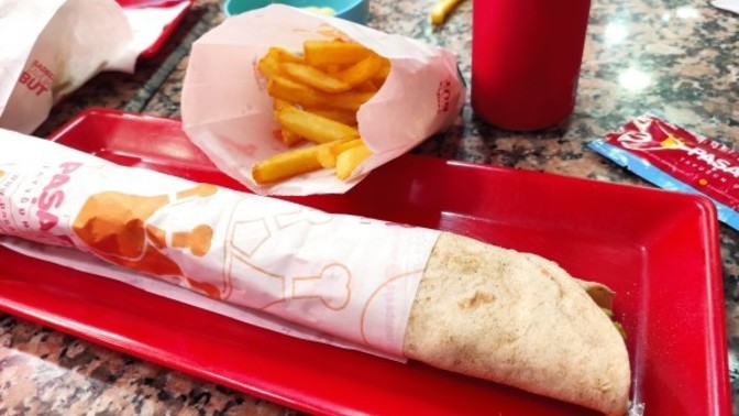 Döner ekmeğe ketçap mayonez sıkılır mı?