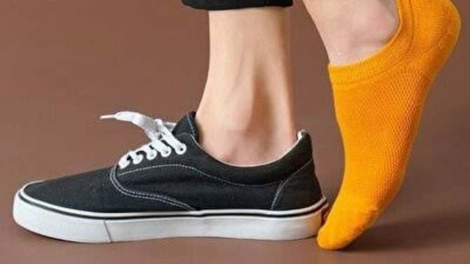 Sizin de babet çorabınız spor ayakkabının içinde kayıyor mu?