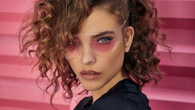 Saçlarınızda sürekli farklı modeller kullanır mısınız, yoksa hep aynı model mi?