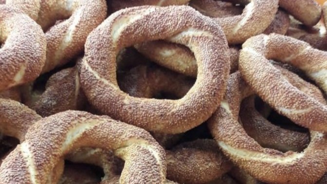 Simite yumurta surulup surulmedigini anlayabilir miyim? kyk yurdundaki simit normal pekmezli simit mi oluyor?