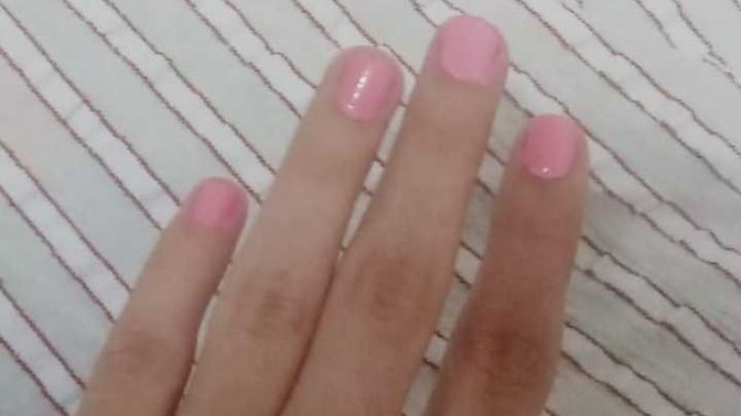 Bu renk oje nasıl sizce? (Açık pembe)?