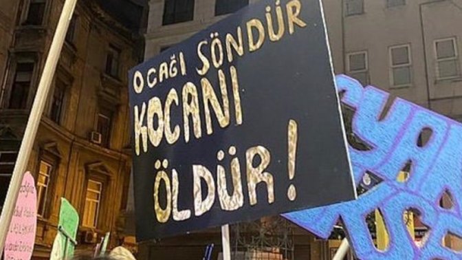Taksim'deki kadın yürüyüşünde ''Ocağı söndür, kocanı öldür'' yazılı pankart açılmasına nasıl bakıyorsunuz?