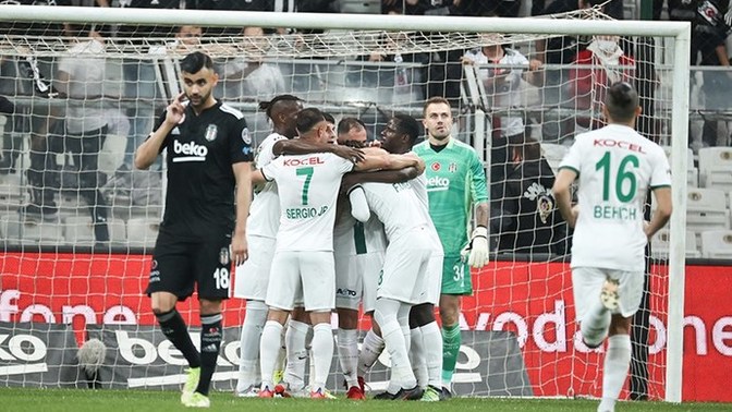 Beşiktaş 0 - Giresunspor 4... Kartal üst üste 4 maçta yenilerek çöküşünü sürdürdü! Maçı nasıl buldunuz?