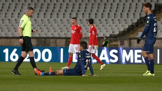 14 futbolcusu koronavirüse yakalanan Belenenses, sahaya 9 kişiyle çıkmak zorunda kaldı! Karşılaşma erken bitti. Fair Play nerede?