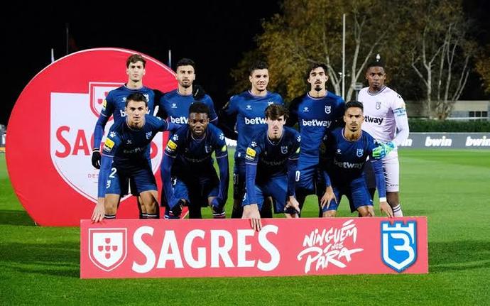 14 futbolcusu koronavirüse yakalanan Belenenses, sahaya 9 kişiyle çıkmak zorunda kaldı! Karşılaşma erken bitti. Fair Play nerede?
